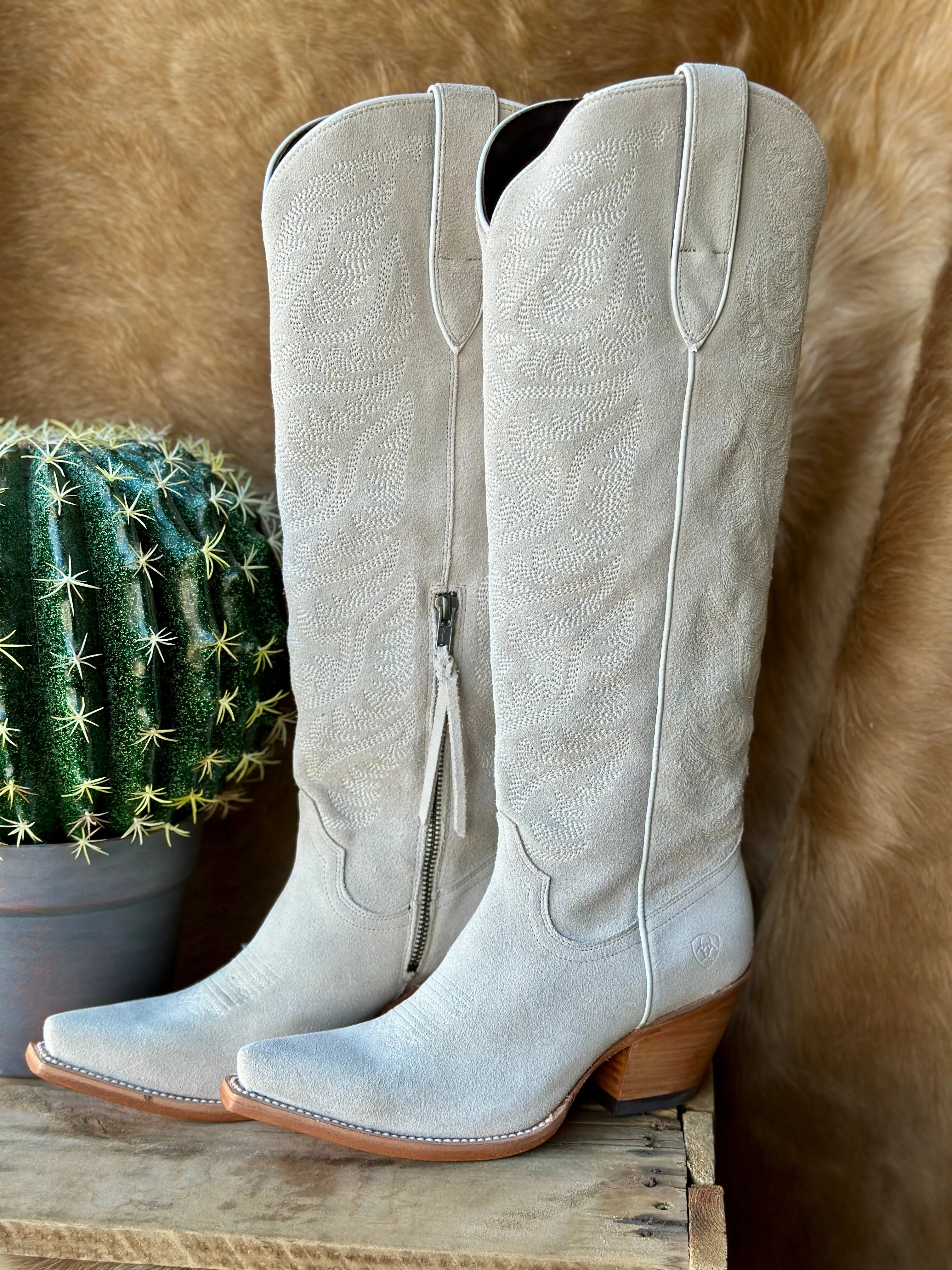 Ariat Laramie Stretch Fit Snip Toe Boot [Oyster Suede]