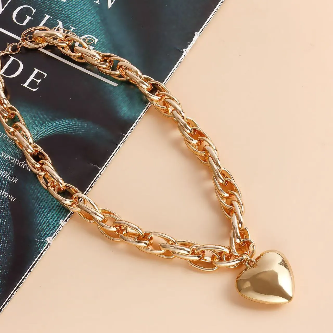 Chunky Heart - Pendant Chain Necklace