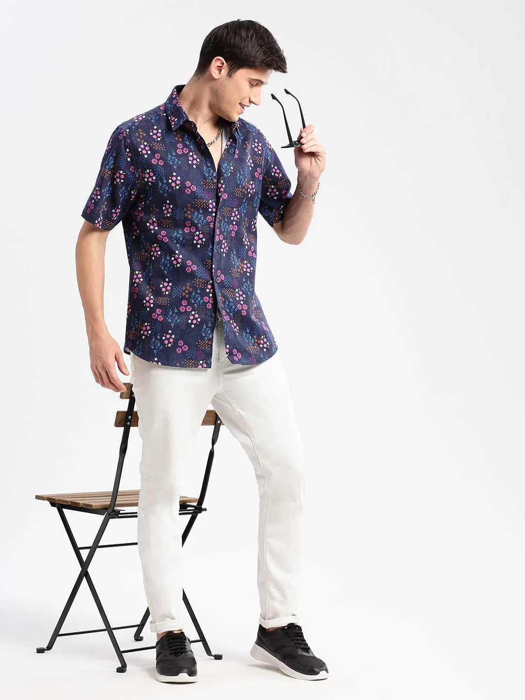 Men Navy Blue Smart Slim Fit Floral Printed Twill Weave Cotton Casual Shirt