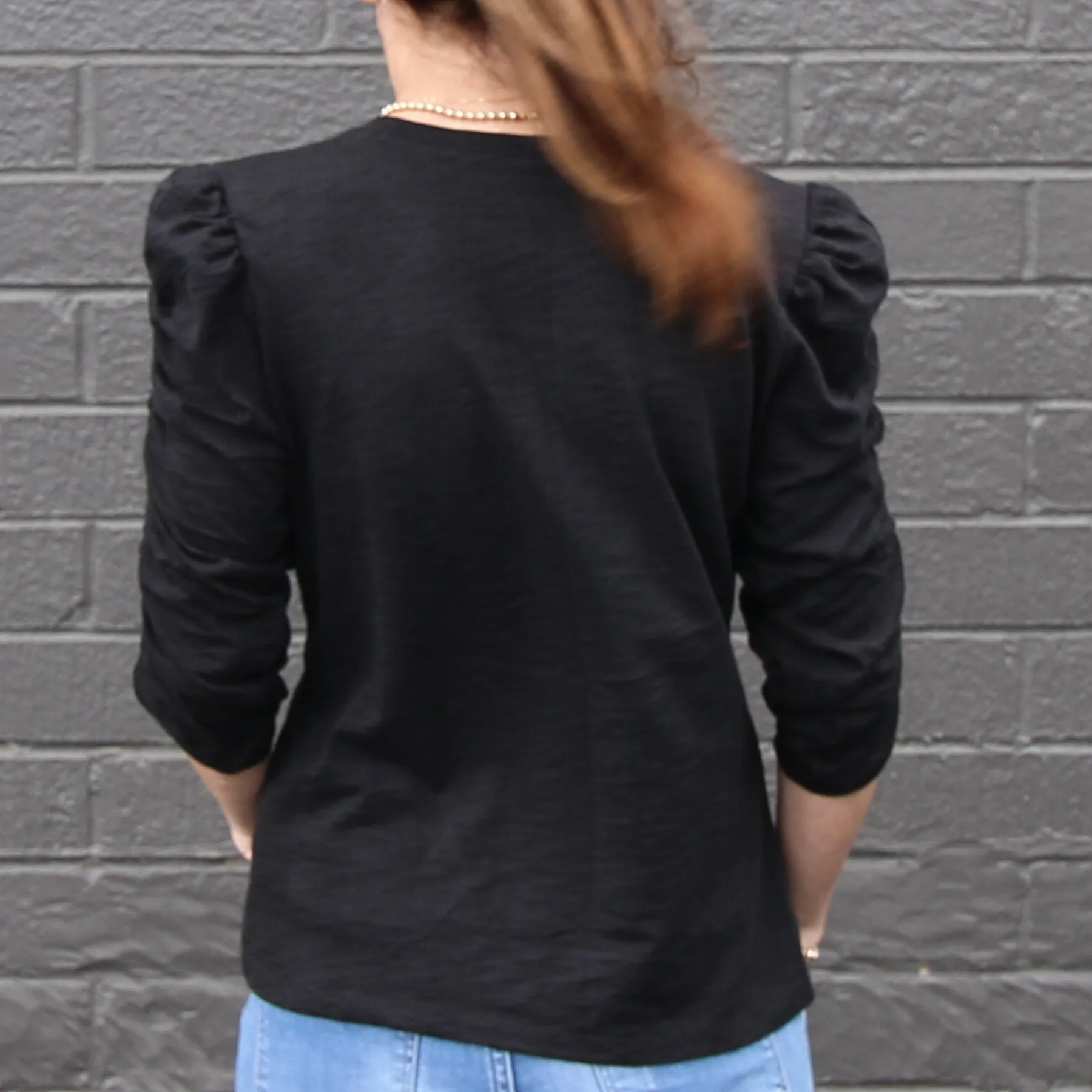 Sophie Ruched Elbow-length Tee in Black