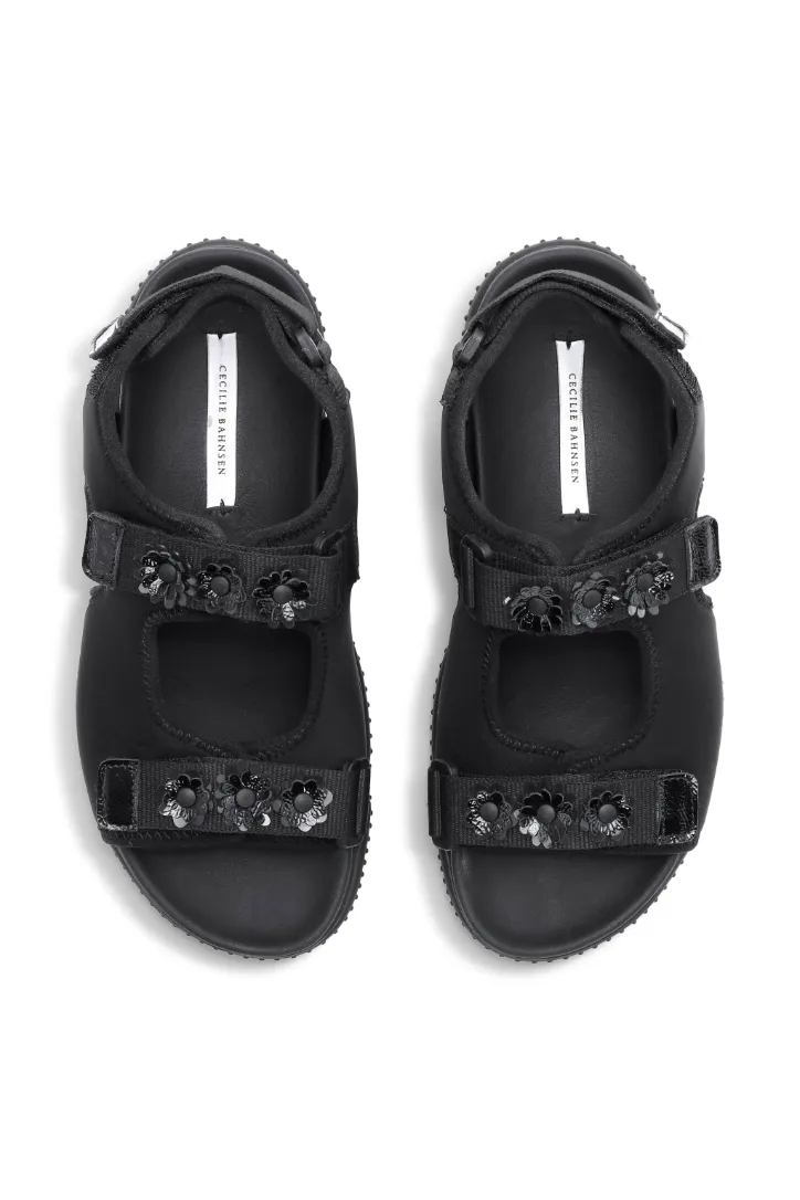 Valeria Sandal